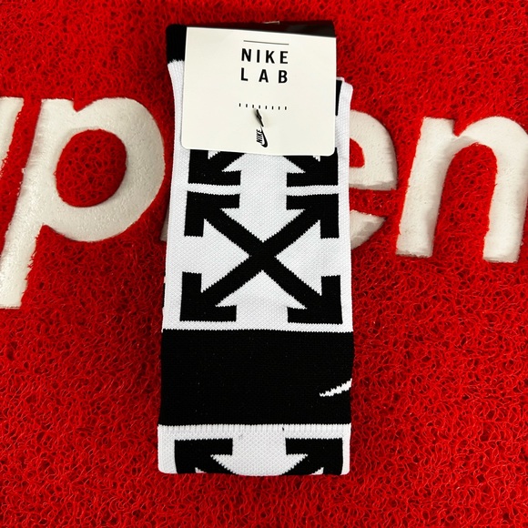 nikelab off white socks